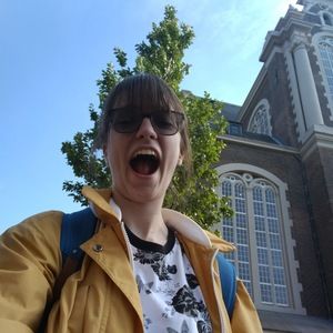 Meet your Posher, Dee dee